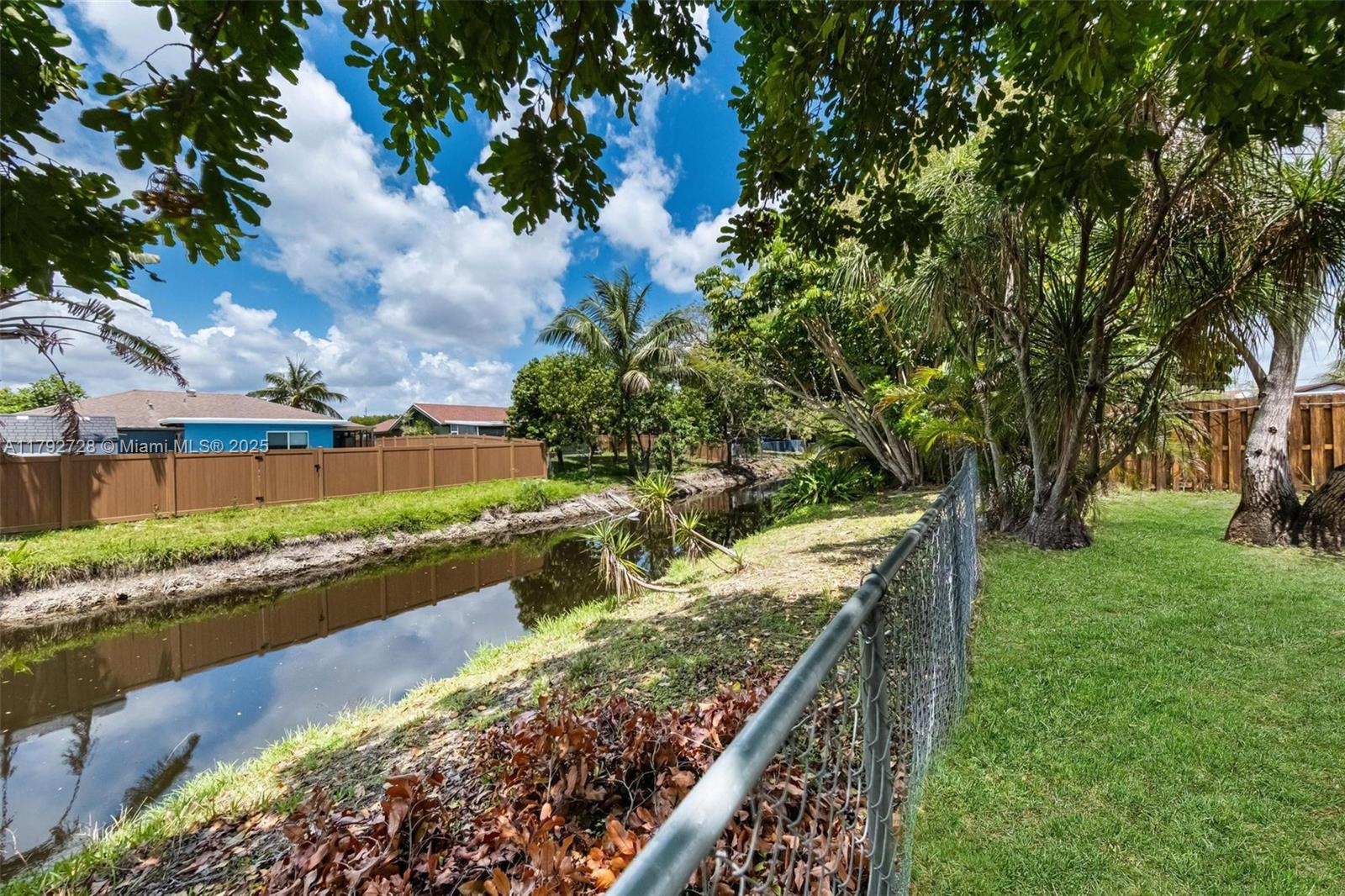 NORTH LAUDERDALE ESTATES - Residential