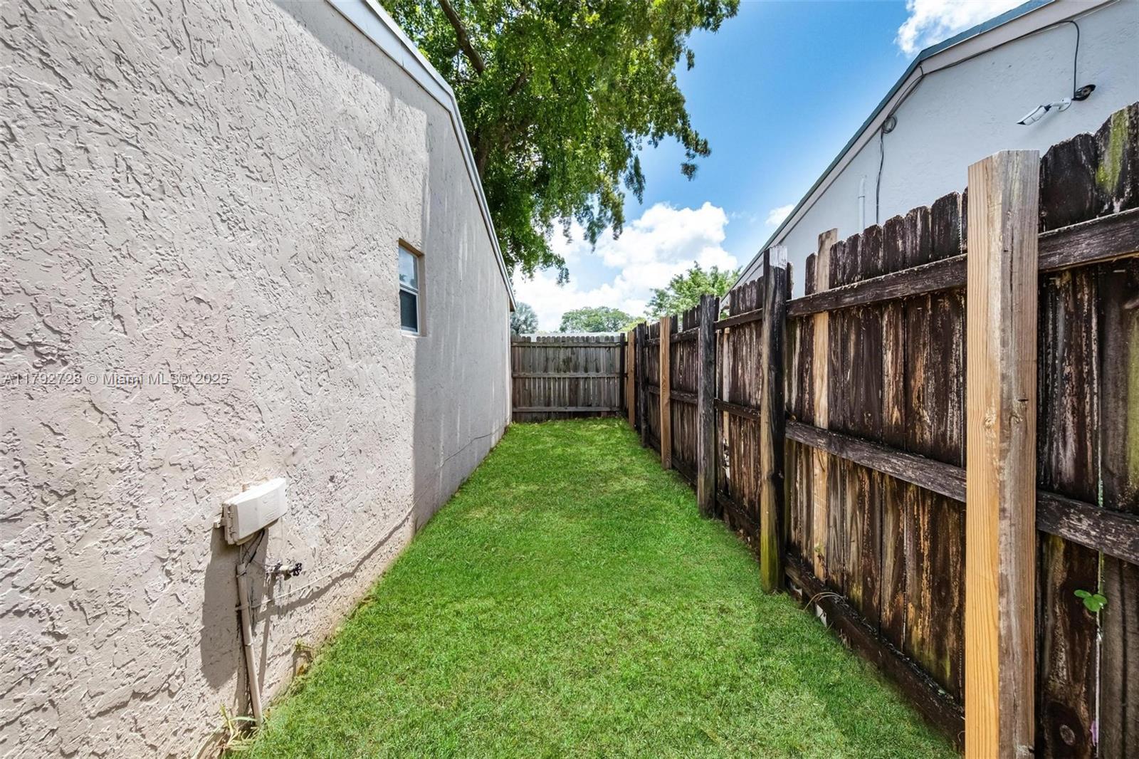 NORTH LAUDERDALE ESTATES - Residential