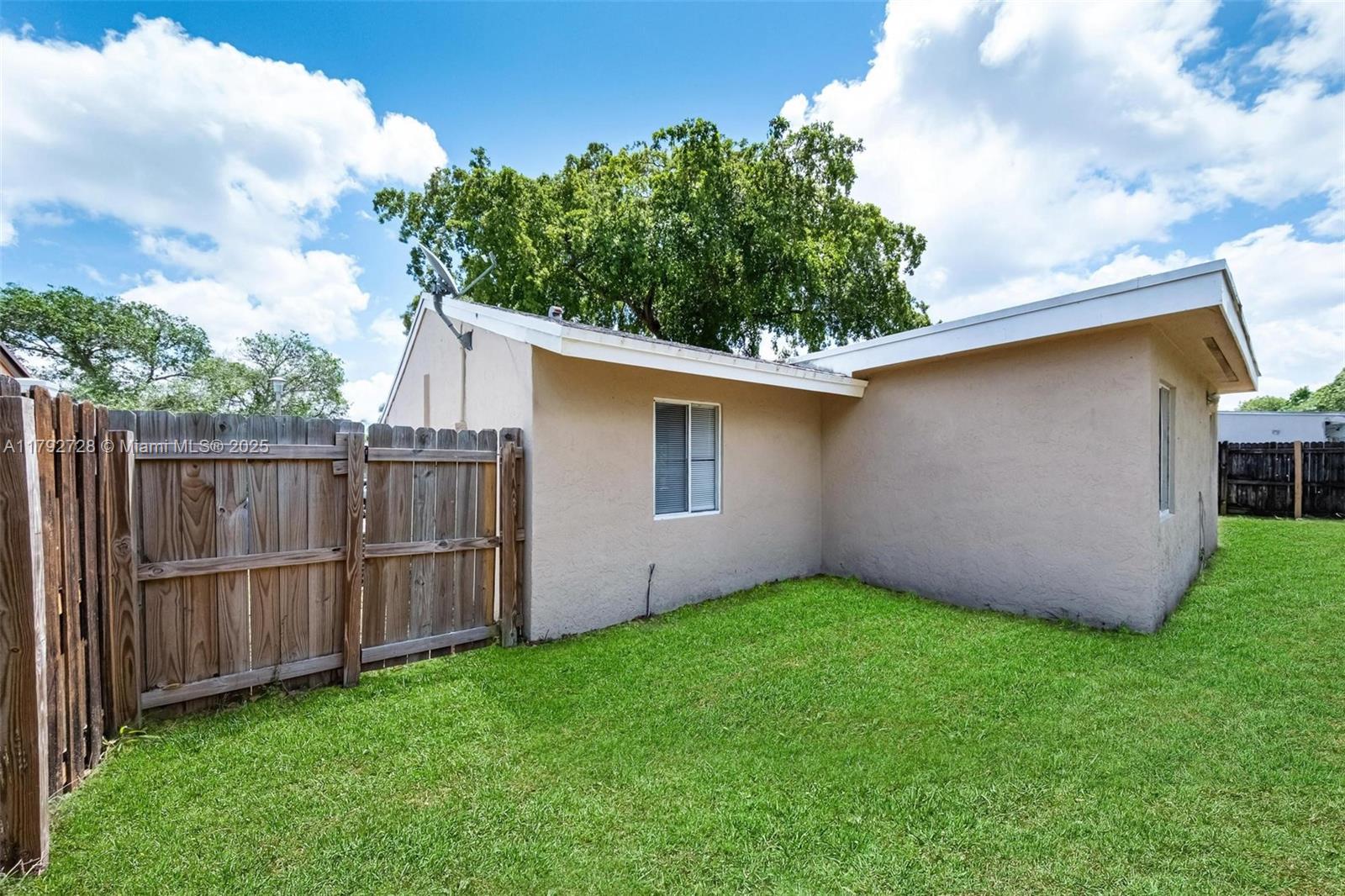 NORTH LAUDERDALE ESTATES - Residential