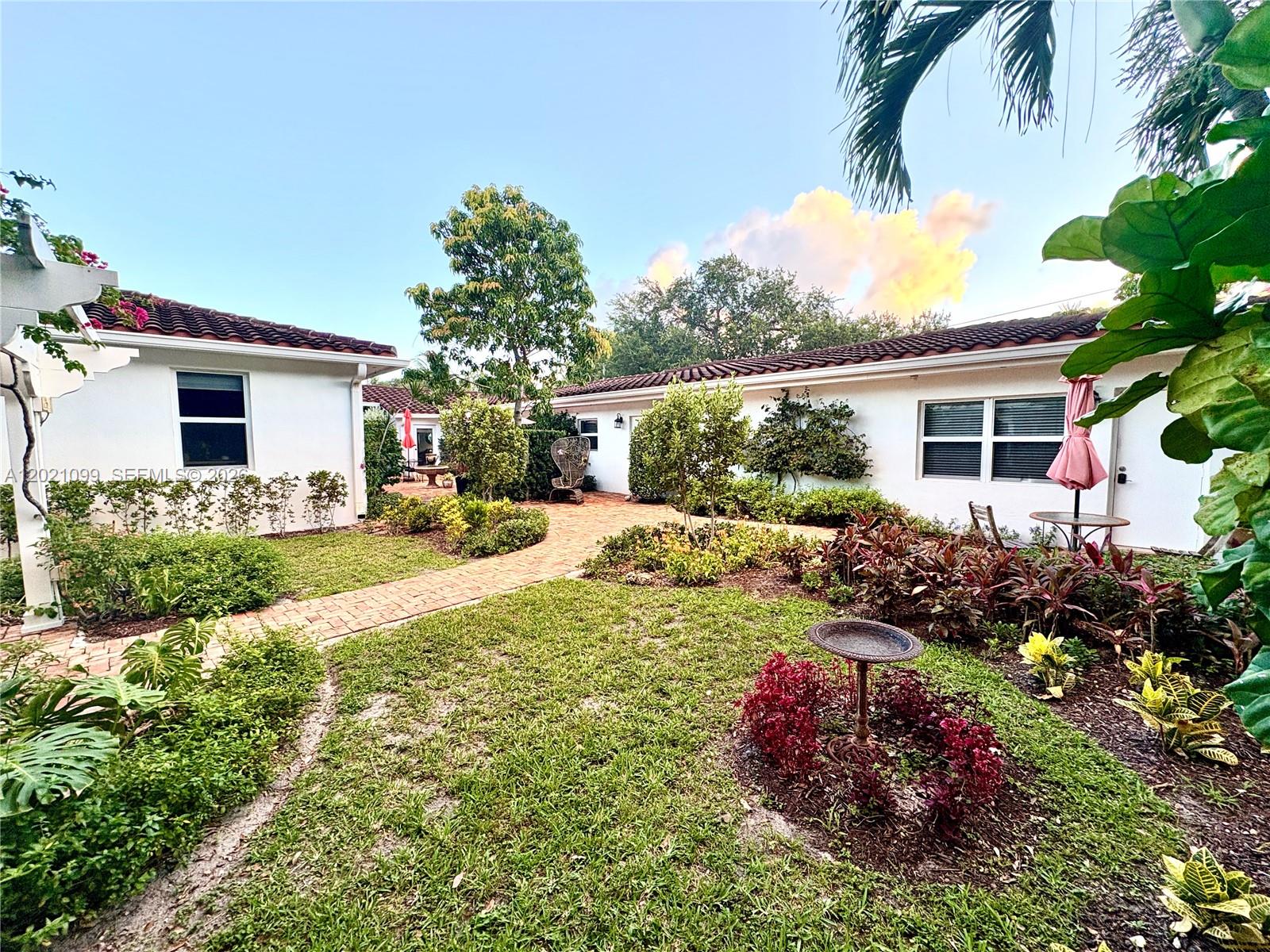 COUNTRY CLUB ESTATES SEC - Residential