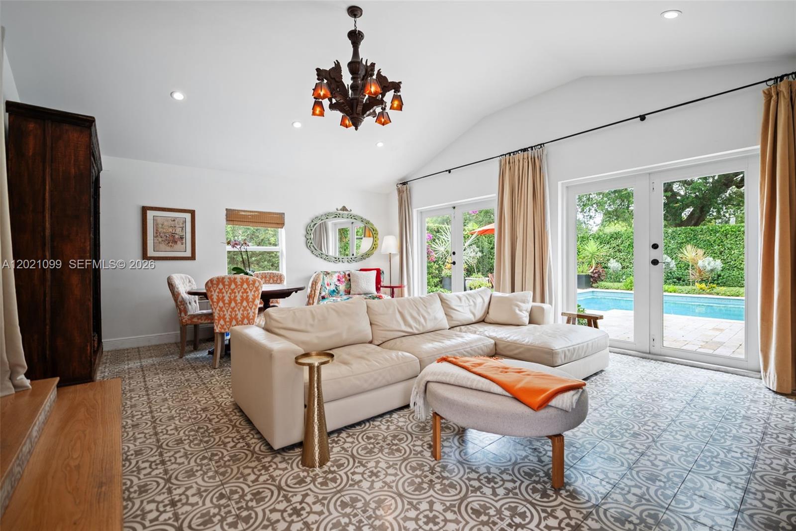 COUNTRY CLUB ESTATES SEC - Residential