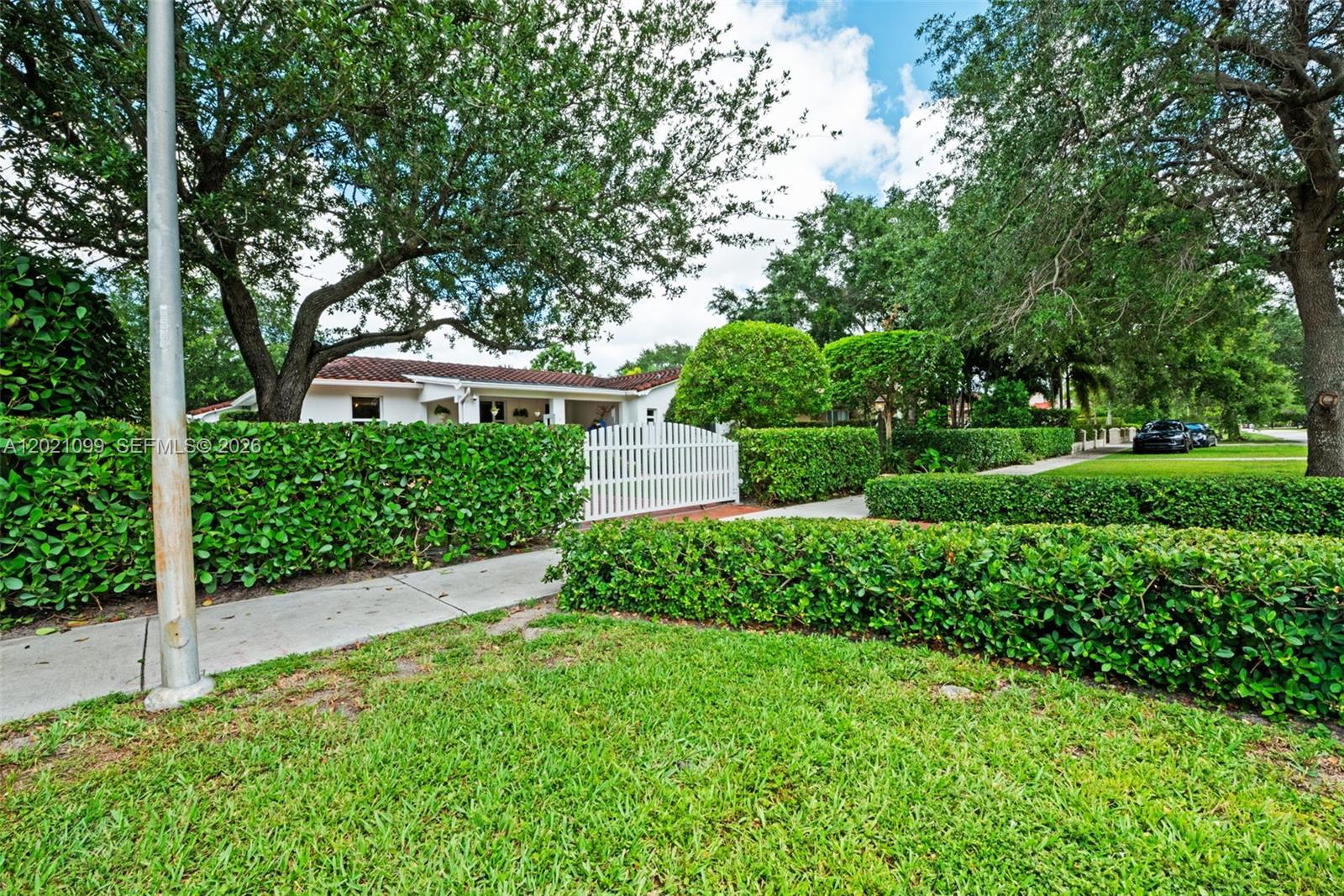 COUNTRY CLUB ESTATES SEC - Residential