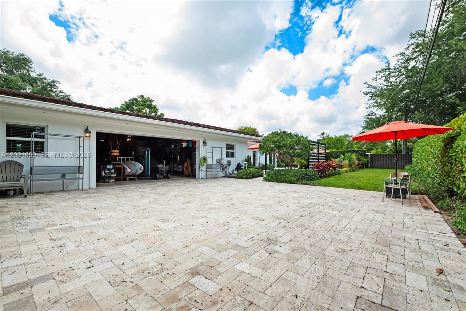 COUNTRY CLUB ESTATES SEC - Residential