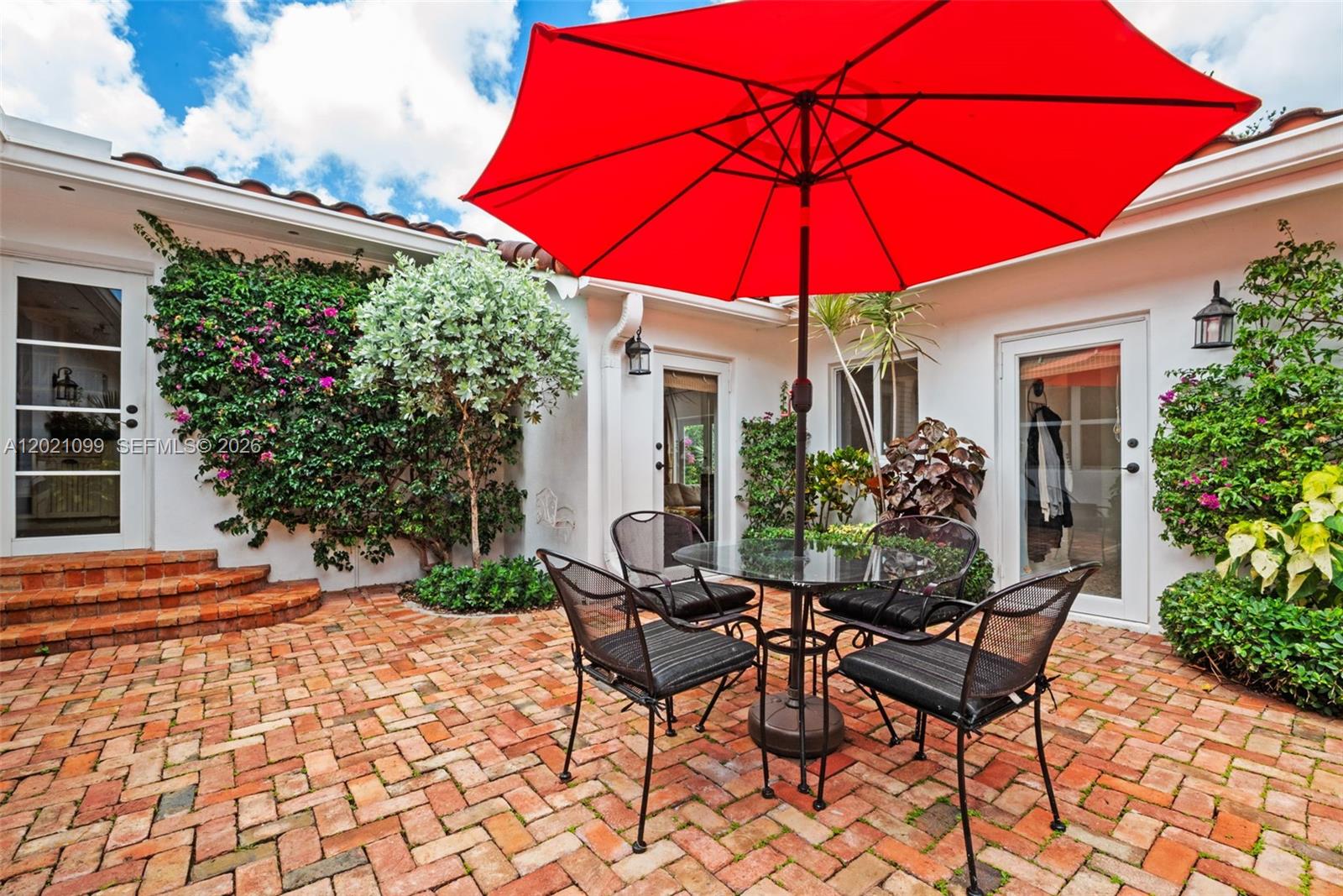 COUNTRY CLUB ESTATES SEC - Residential