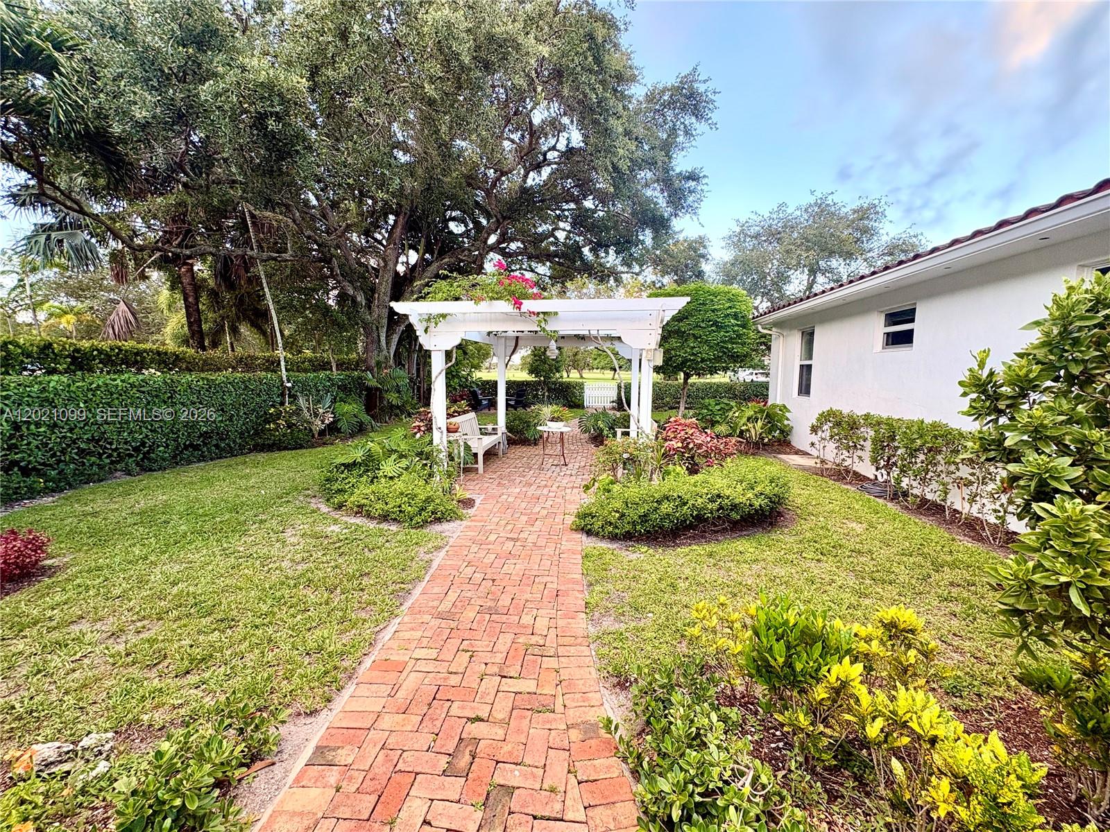 COUNTRY CLUB ESTATES SEC - Residential