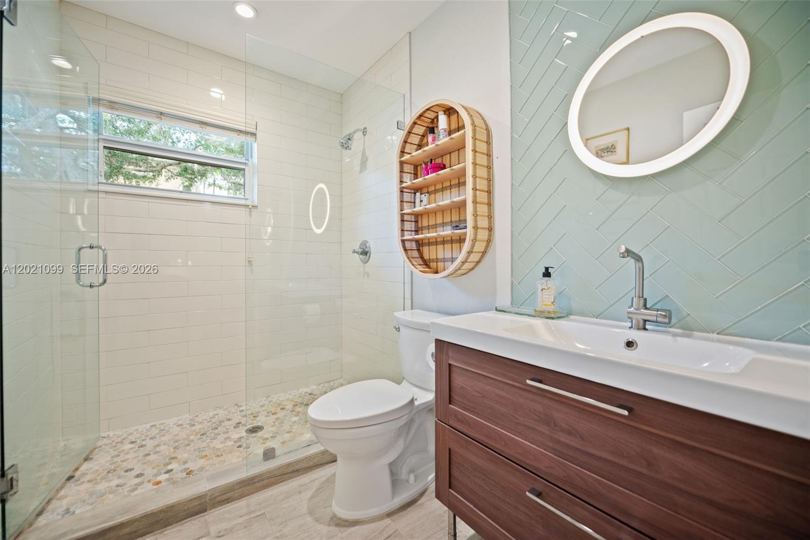 COUNTRY CLUB ESTATES SEC - Residential