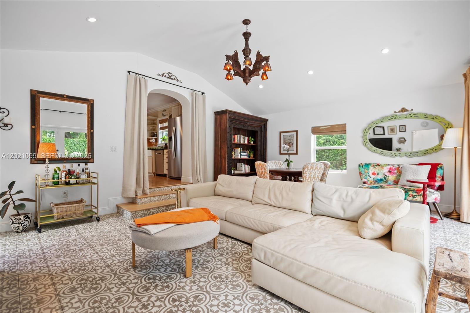 COUNTRY CLUB ESTATES SEC - Residential