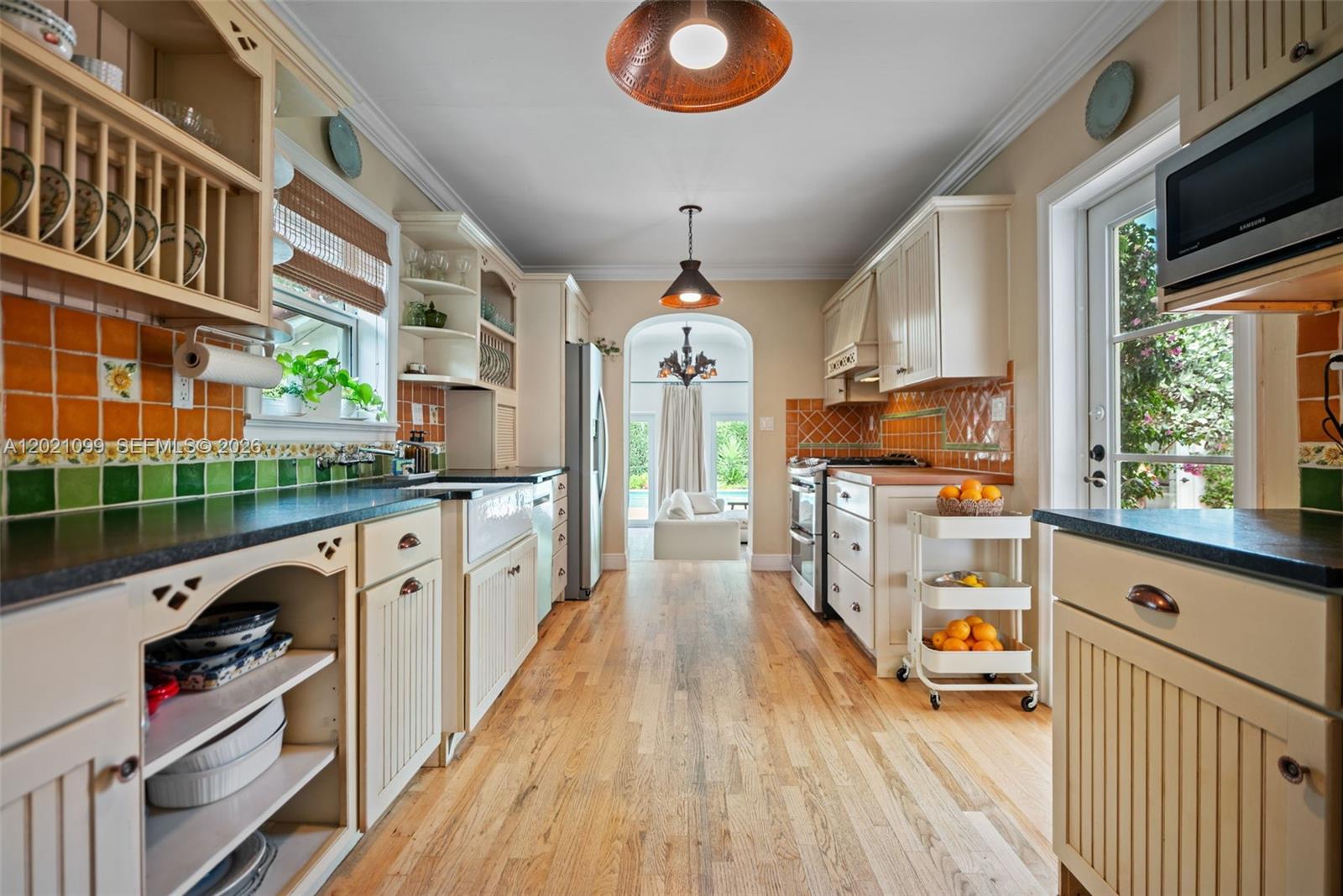 COUNTRY CLUB ESTATES SEC - Residential