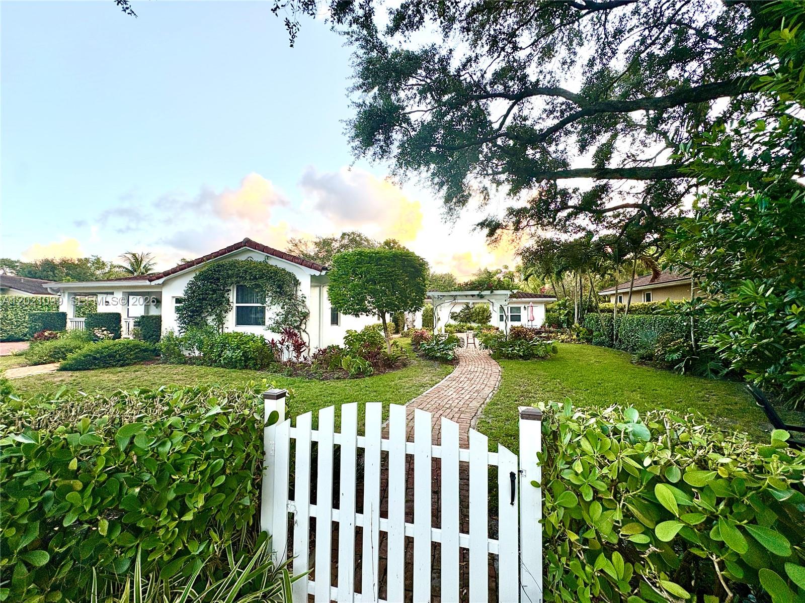 COUNTRY CLUB ESTATES SEC - Residential