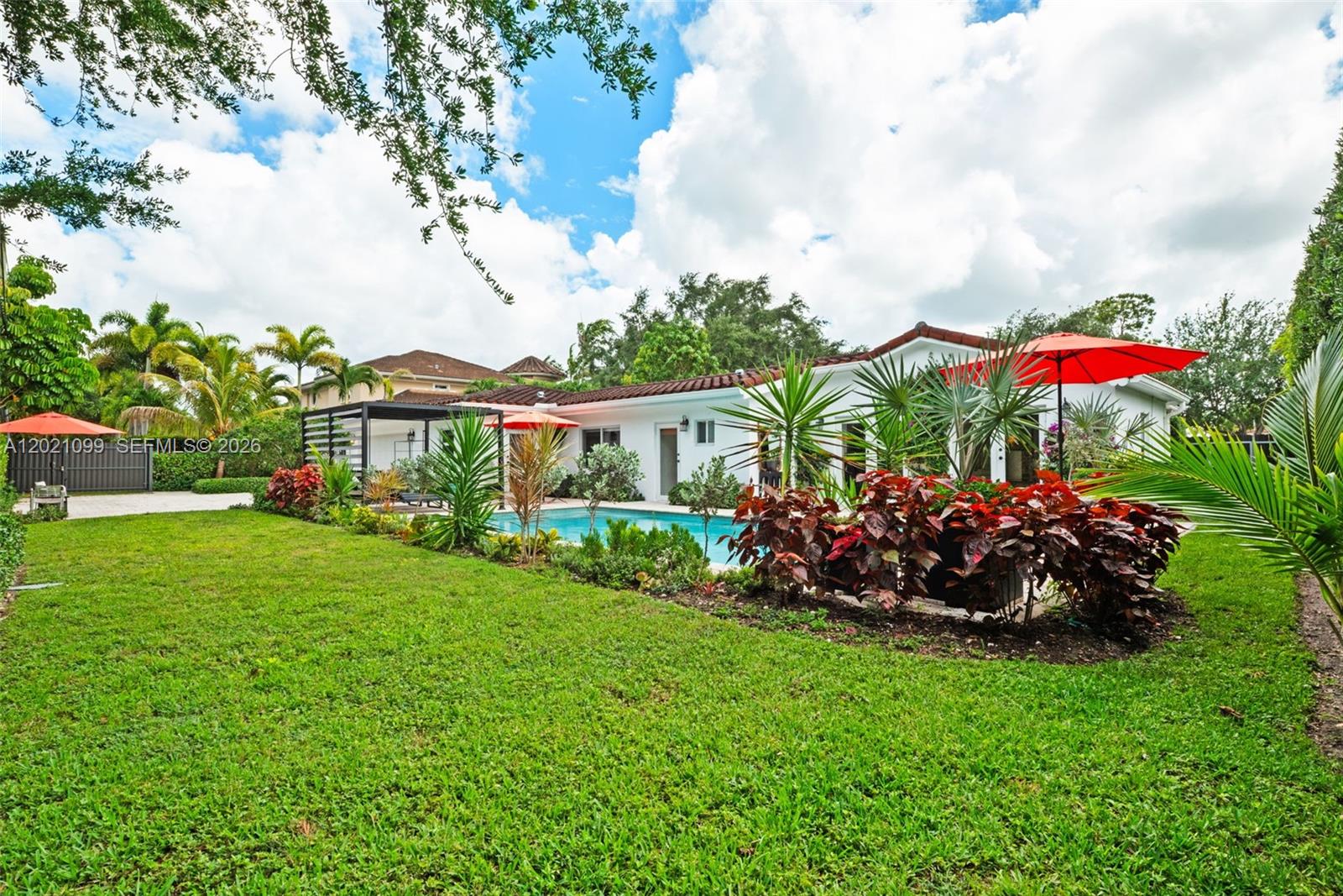 COUNTRY CLUB ESTATES SEC - Residential