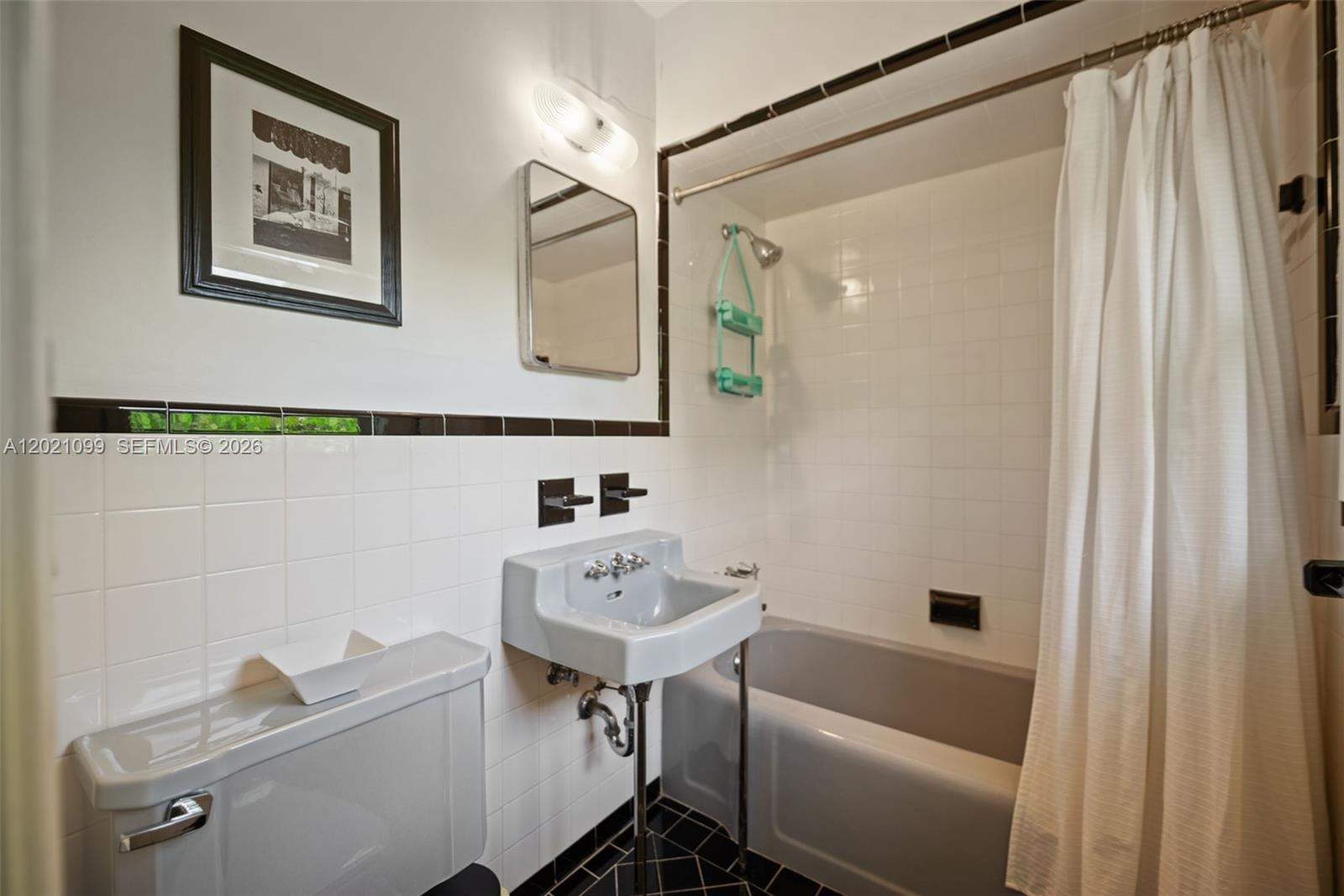 COUNTRY CLUB ESTATES SEC - Residential