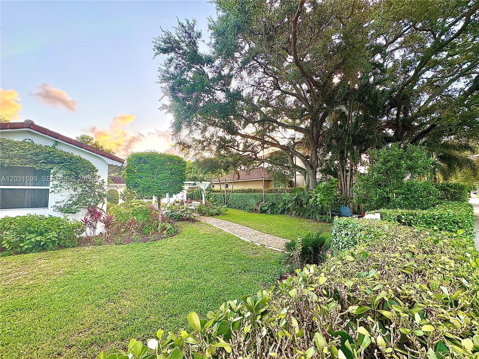 COUNTRY CLUB ESTATES SEC - Residential