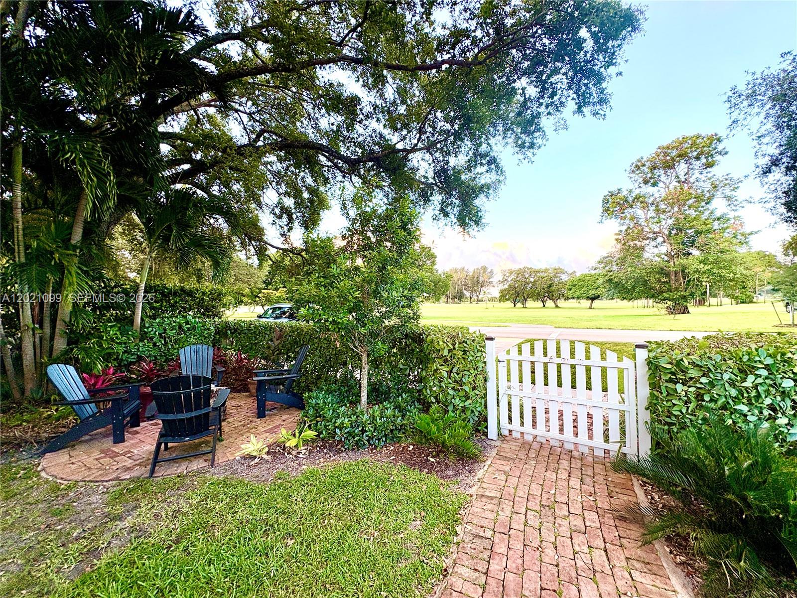 COUNTRY CLUB ESTATES SEC - Residential
