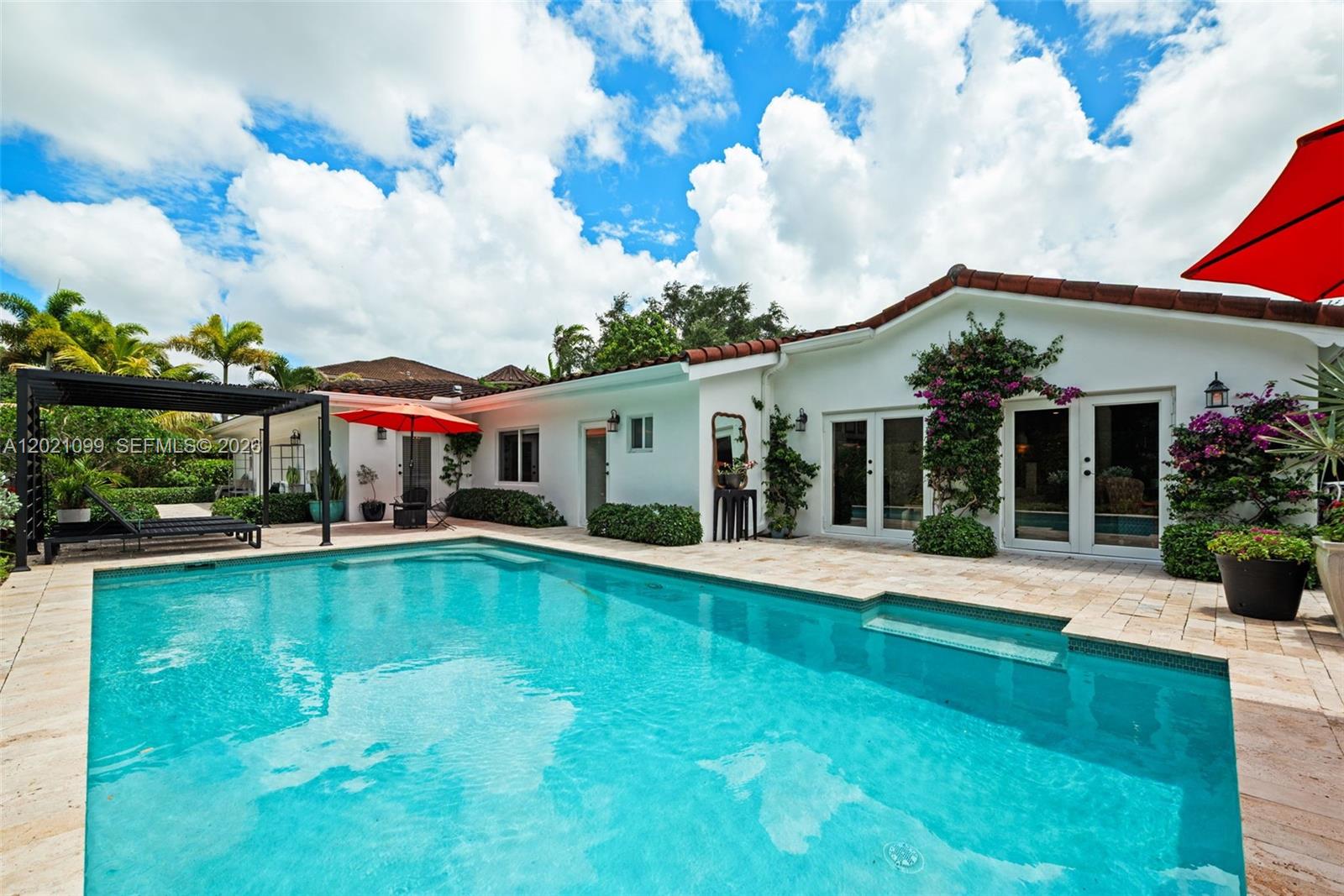 COUNTRY CLUB ESTATES SEC - Residential