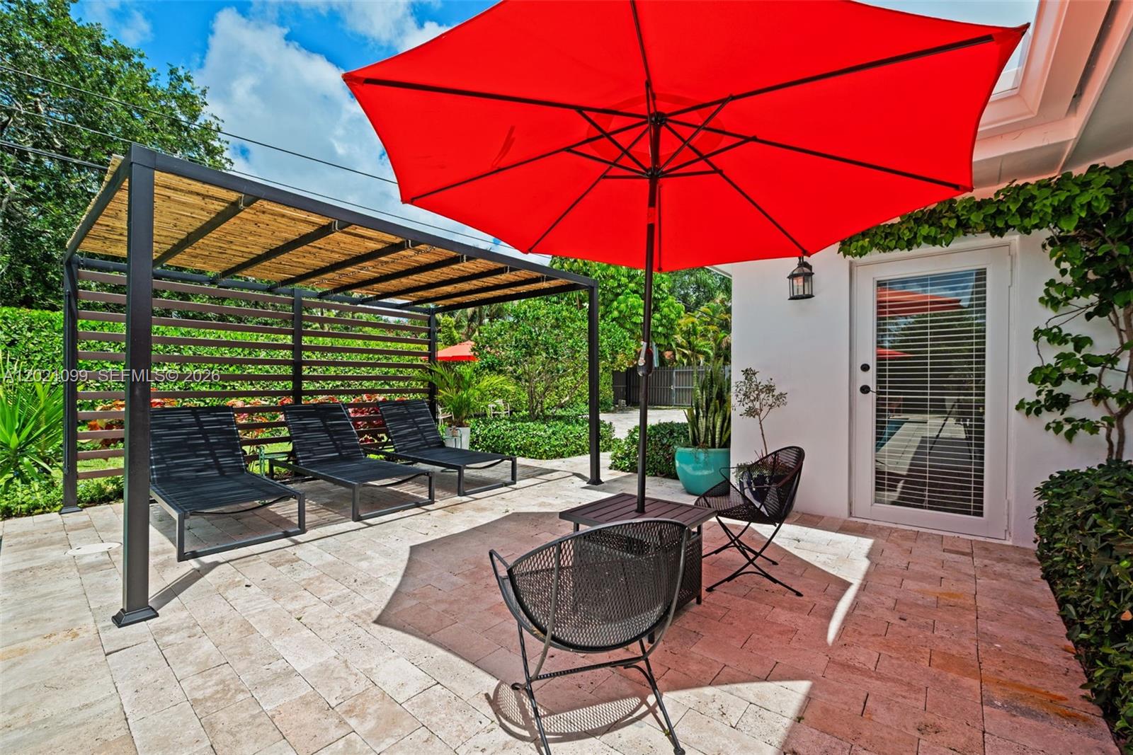 COUNTRY CLUB ESTATES SEC - Residential