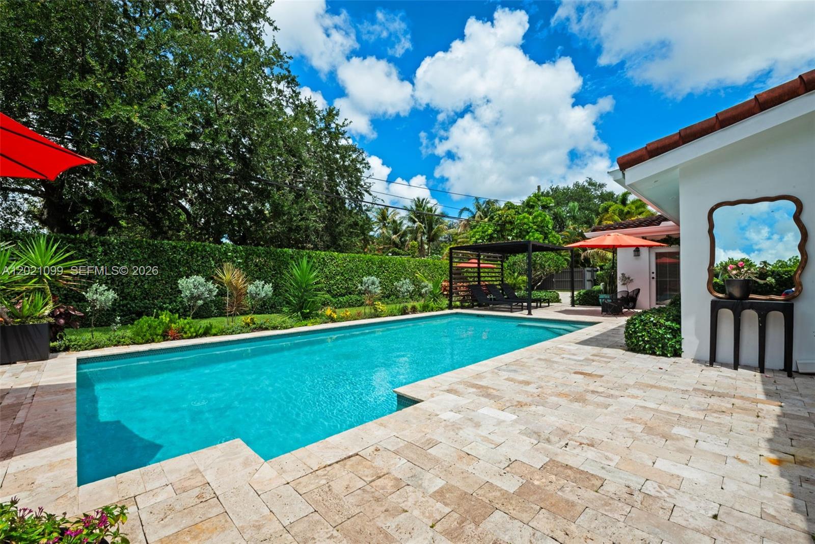 COUNTRY CLUB ESTATES SEC - Residential