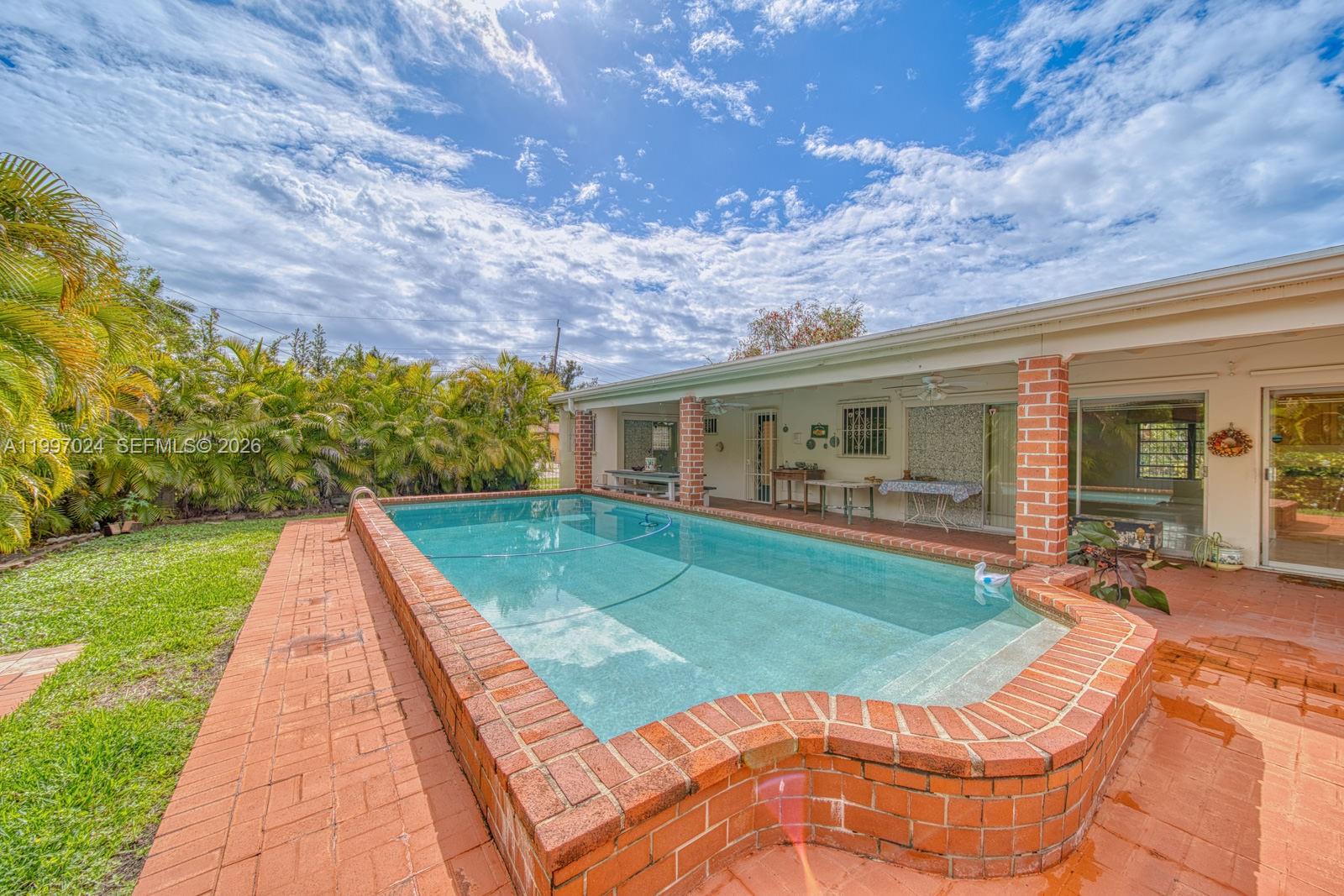 CORAL PK EST SEC 6 - Residential