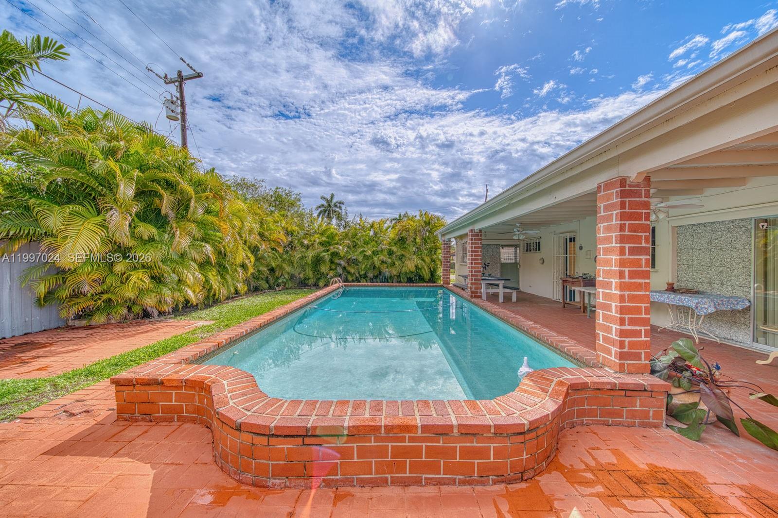 CORAL PK EST SEC 6 - Residential