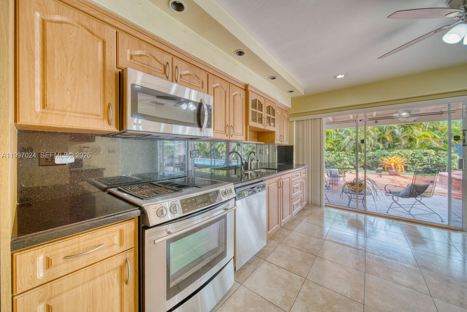 CORAL PK EST SEC 6 - Residential