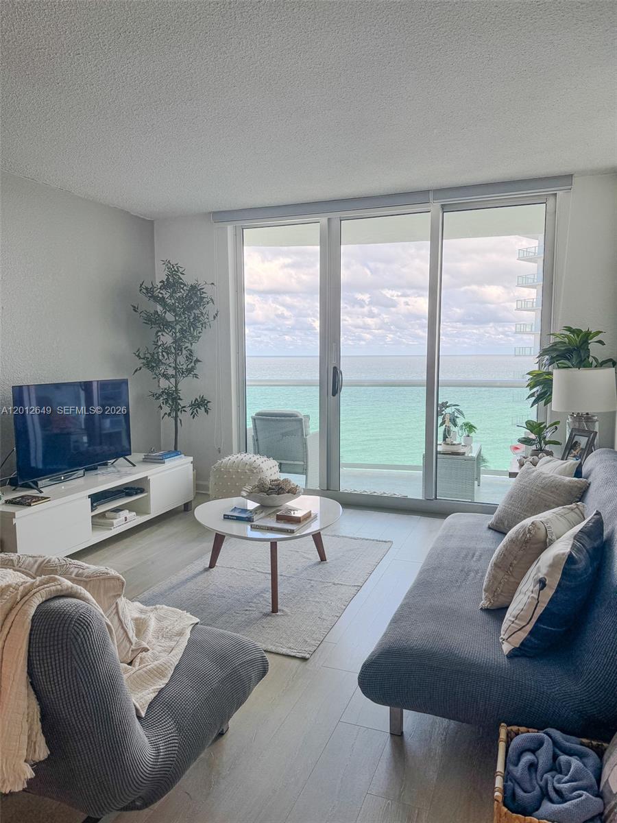 TIDES ON HOLLYWOOD BEACH - Residential Lease