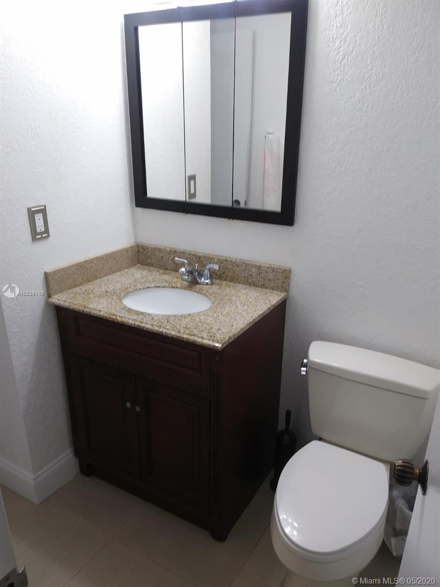 PARKER PLAZA ESTATES COND - Residential