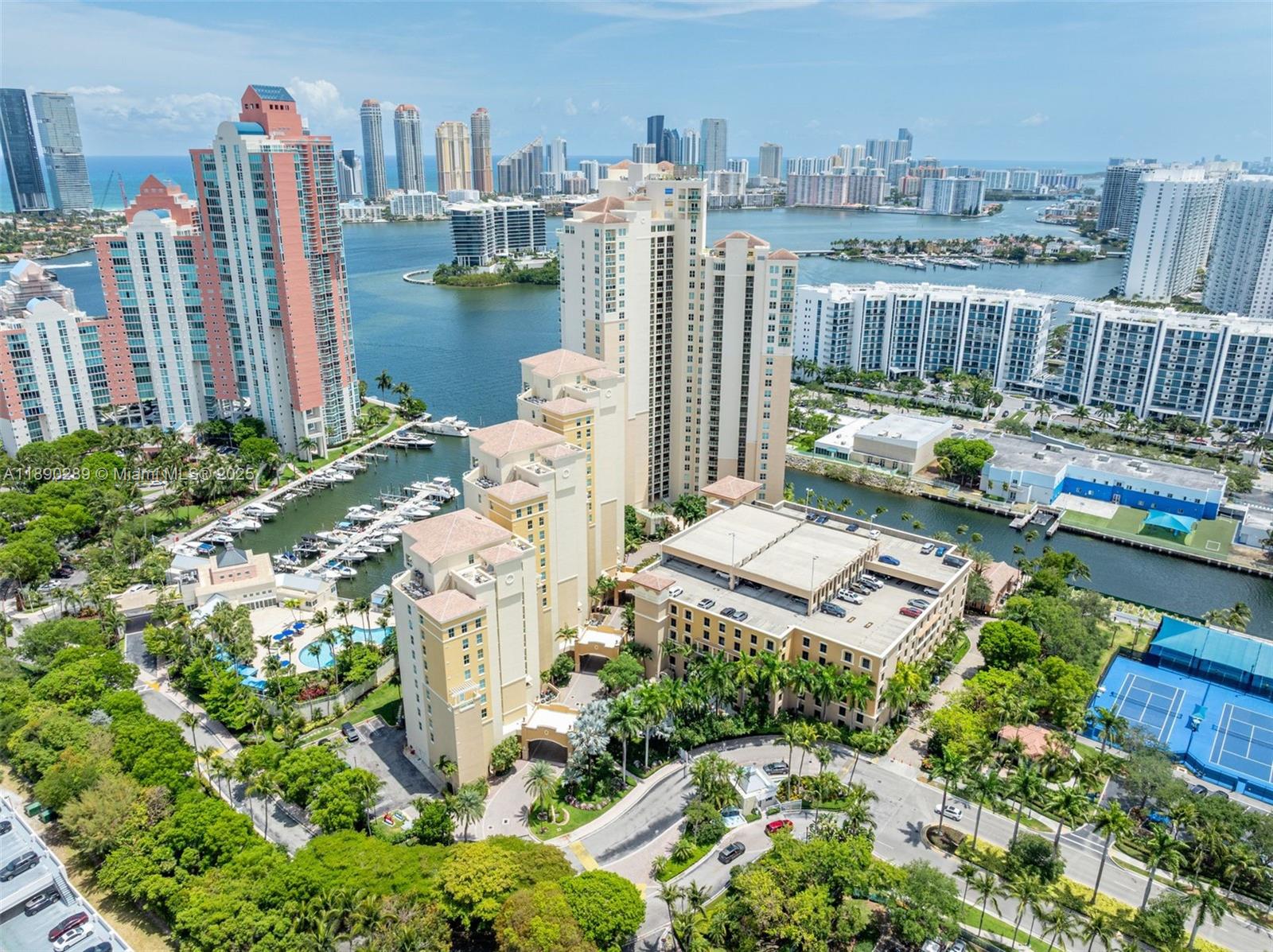 AVENTURA MARINA ONE - Residential