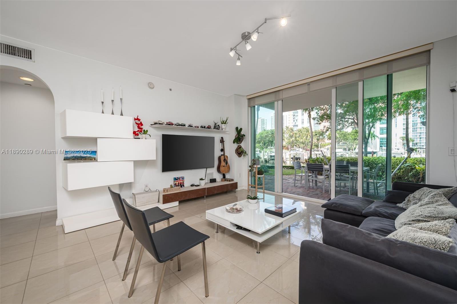 AVENTURA MARINA ONE - Residential