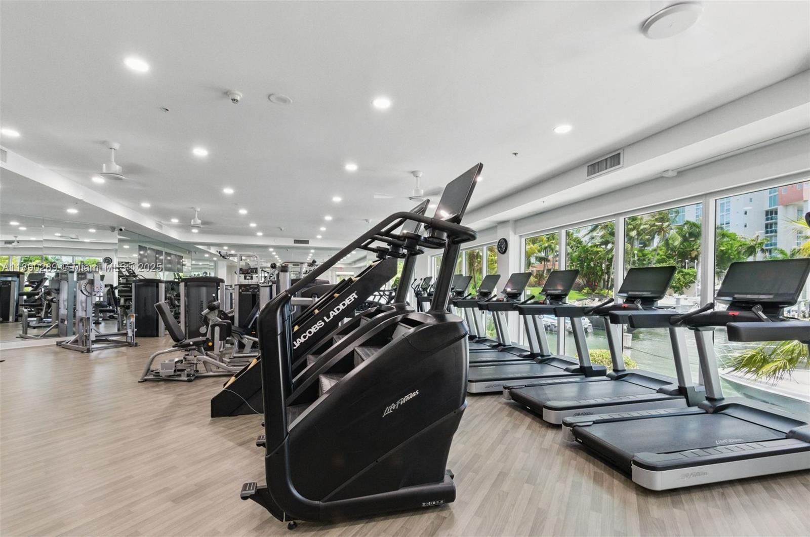AVENTURA MARINA ONE - Residential