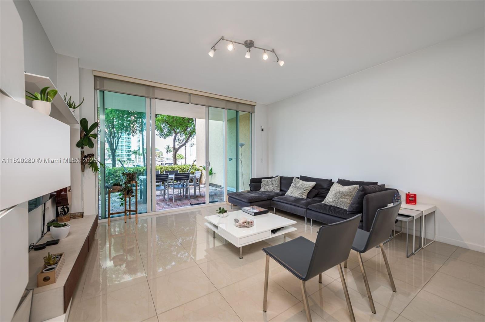 AVENTURA MARINA ONE - Residential