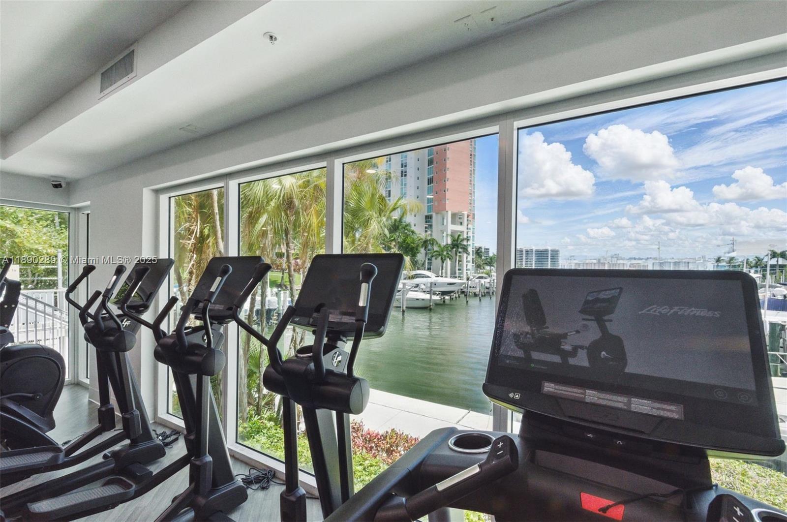 AVENTURA MARINA ONE - Residential