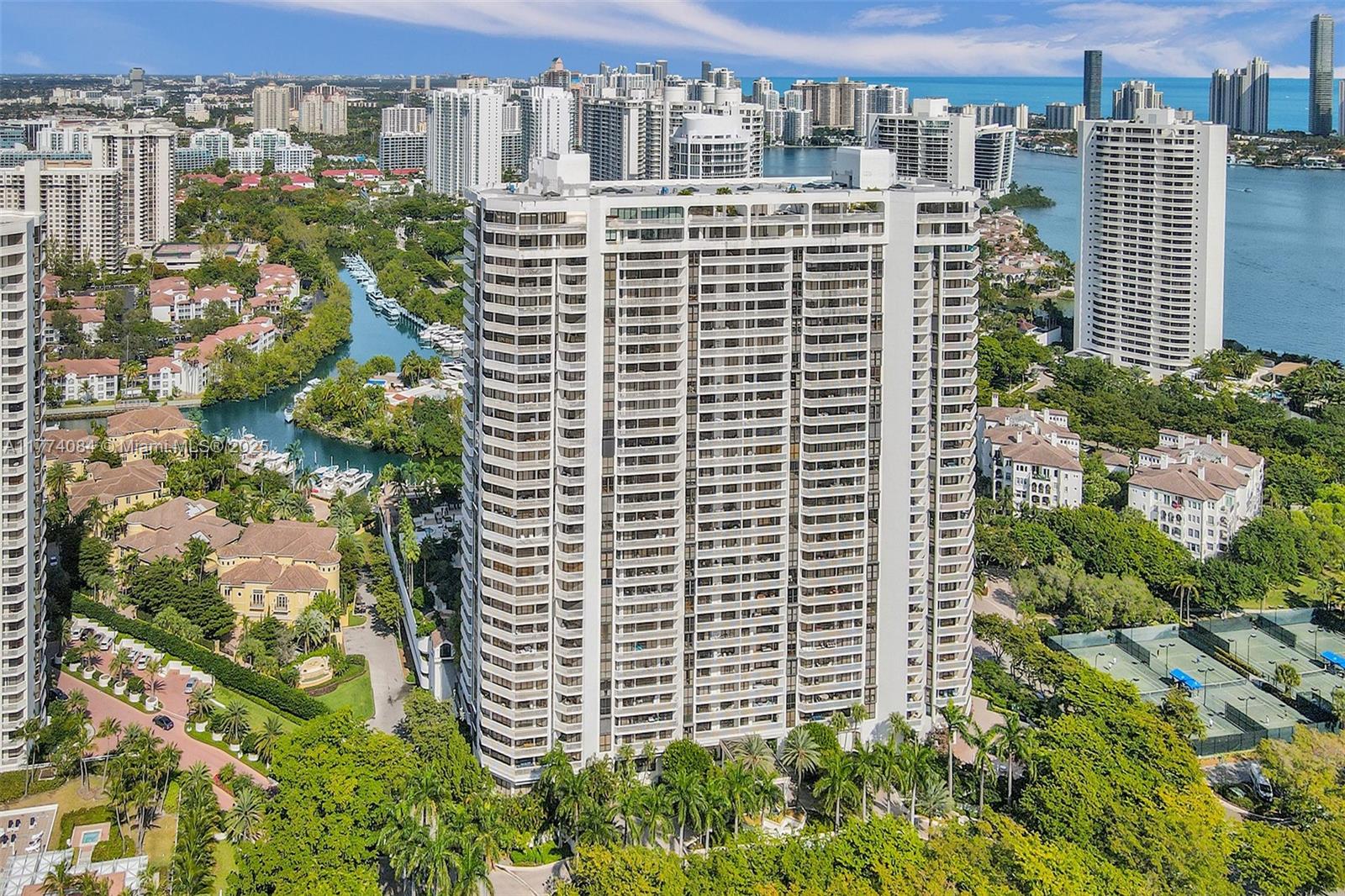 ¤2000 ISL BLVD WILLIAMS IS - Residential