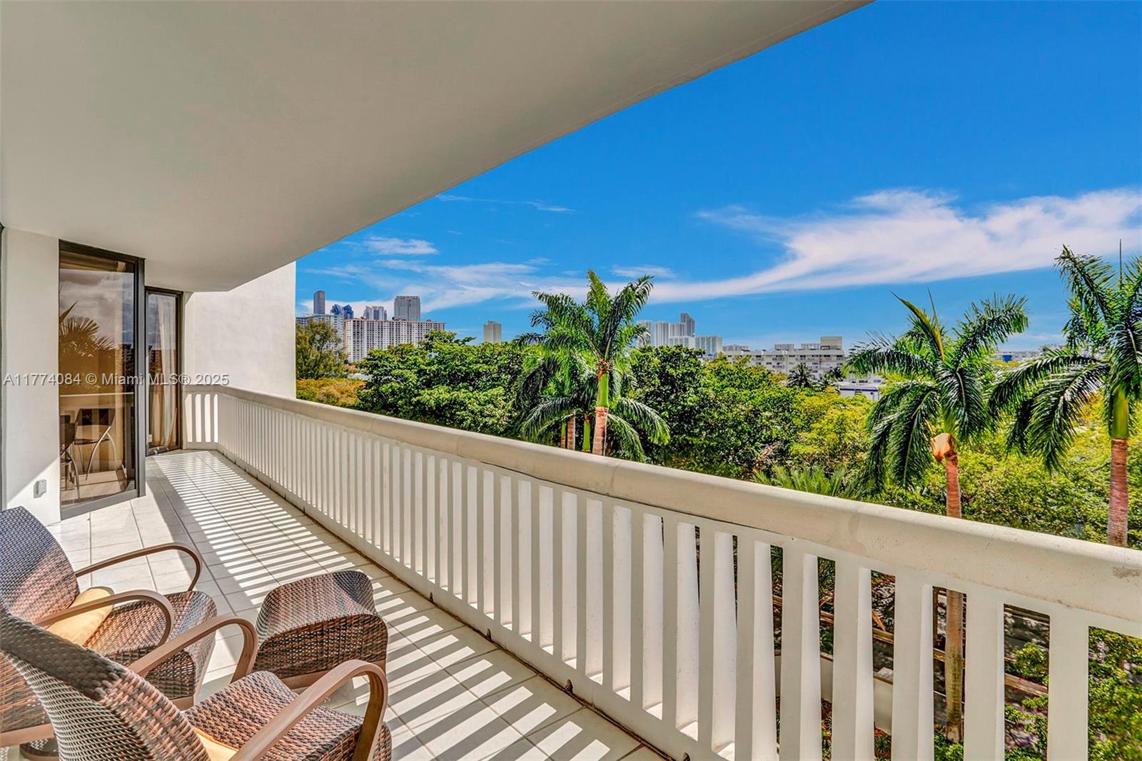 ¤2000 ISL BLVD WILLIAMS IS - Residential