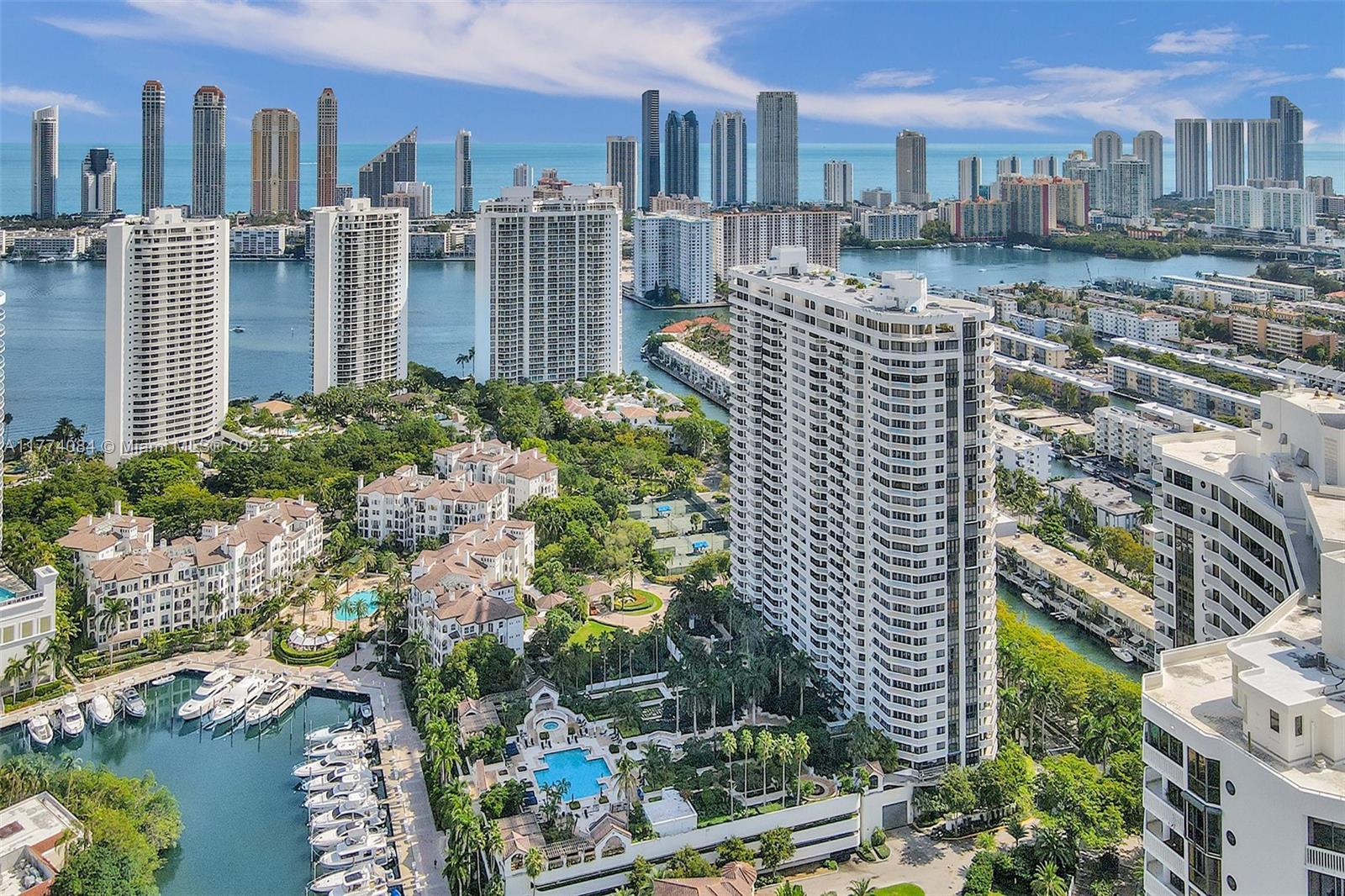 ¤2000 ISL BLVD WILLIAMS IS - Residential