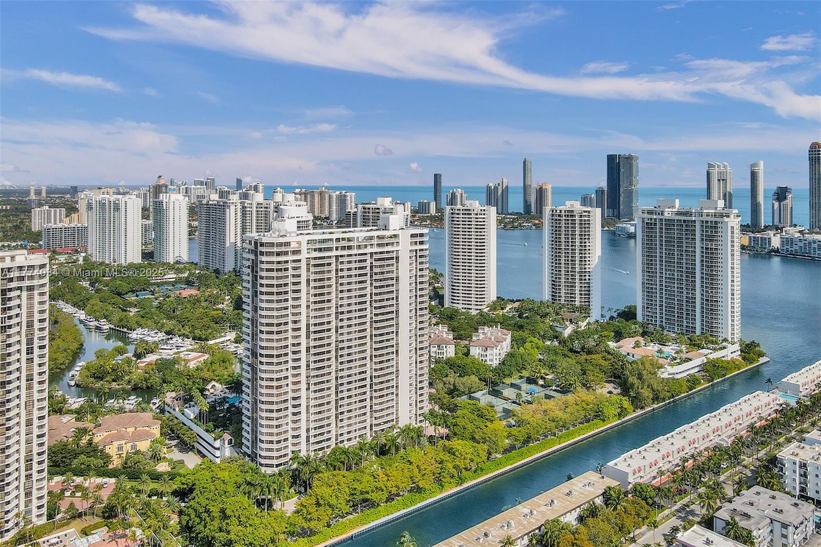 ¤2000 ISL BLVD WILLIAMS IS - Residential