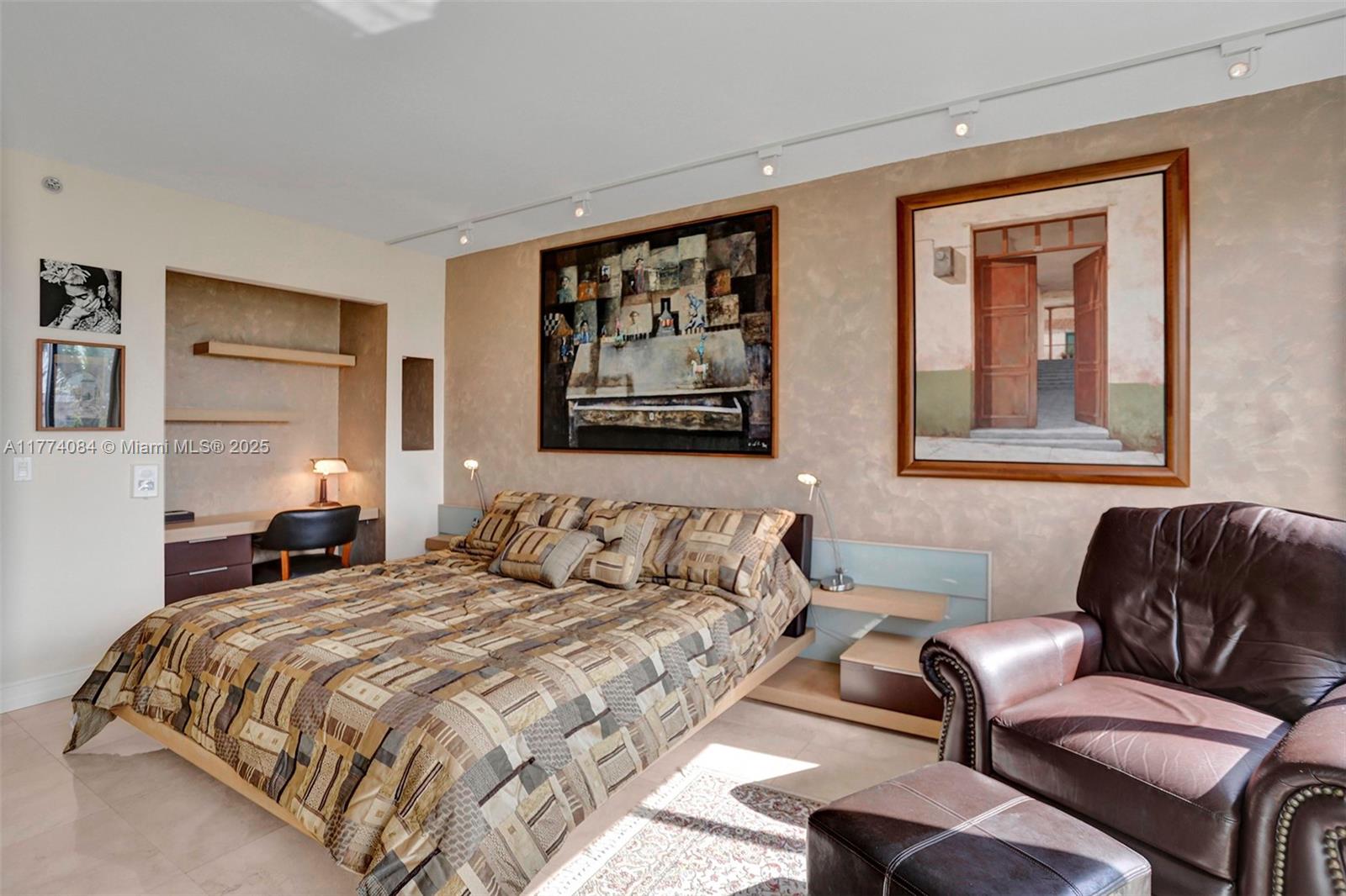 ¤2000 ISL BLVD WILLIAMS IS - Residential