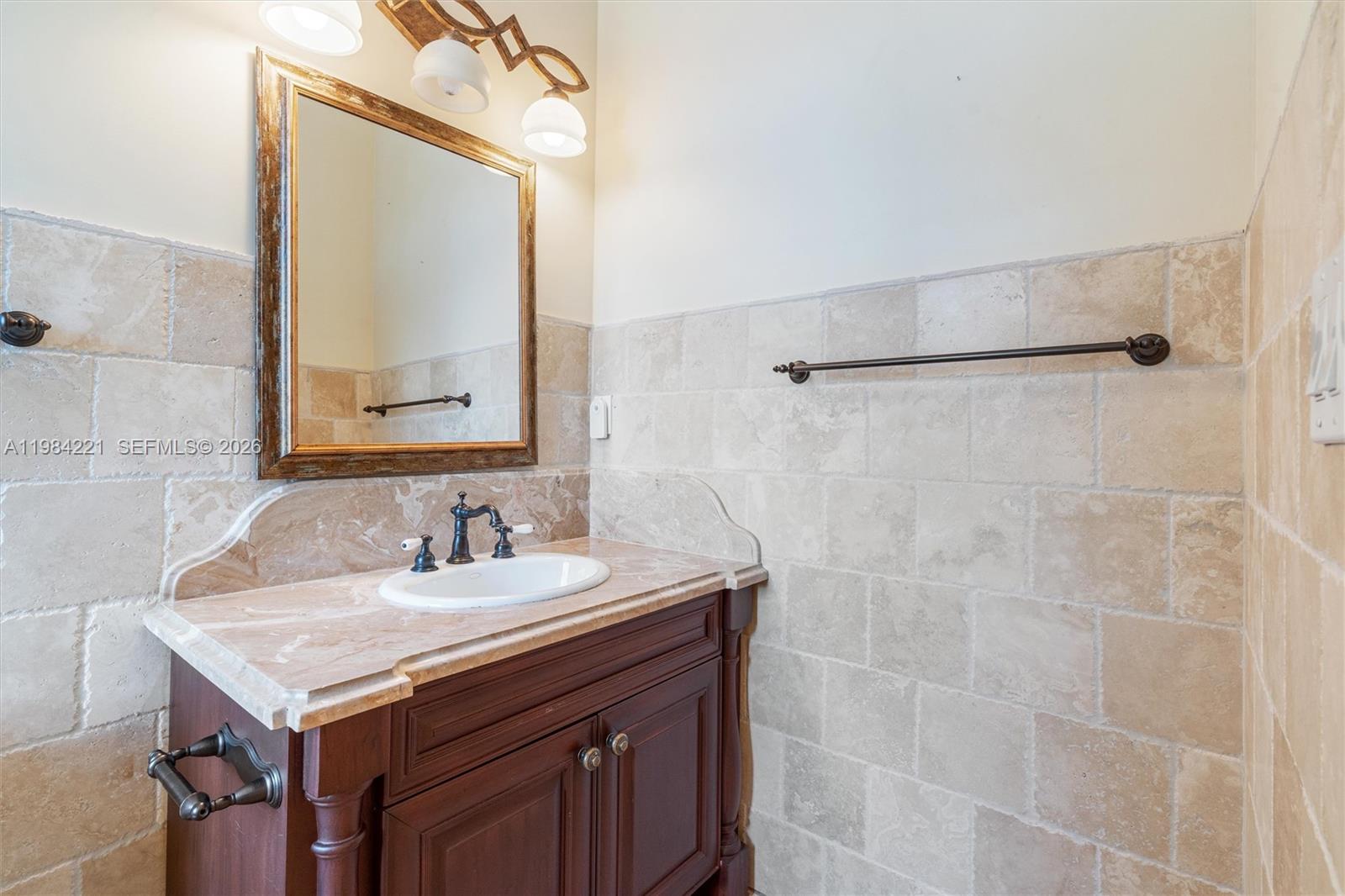 RIO VISTA ISLES - Residential