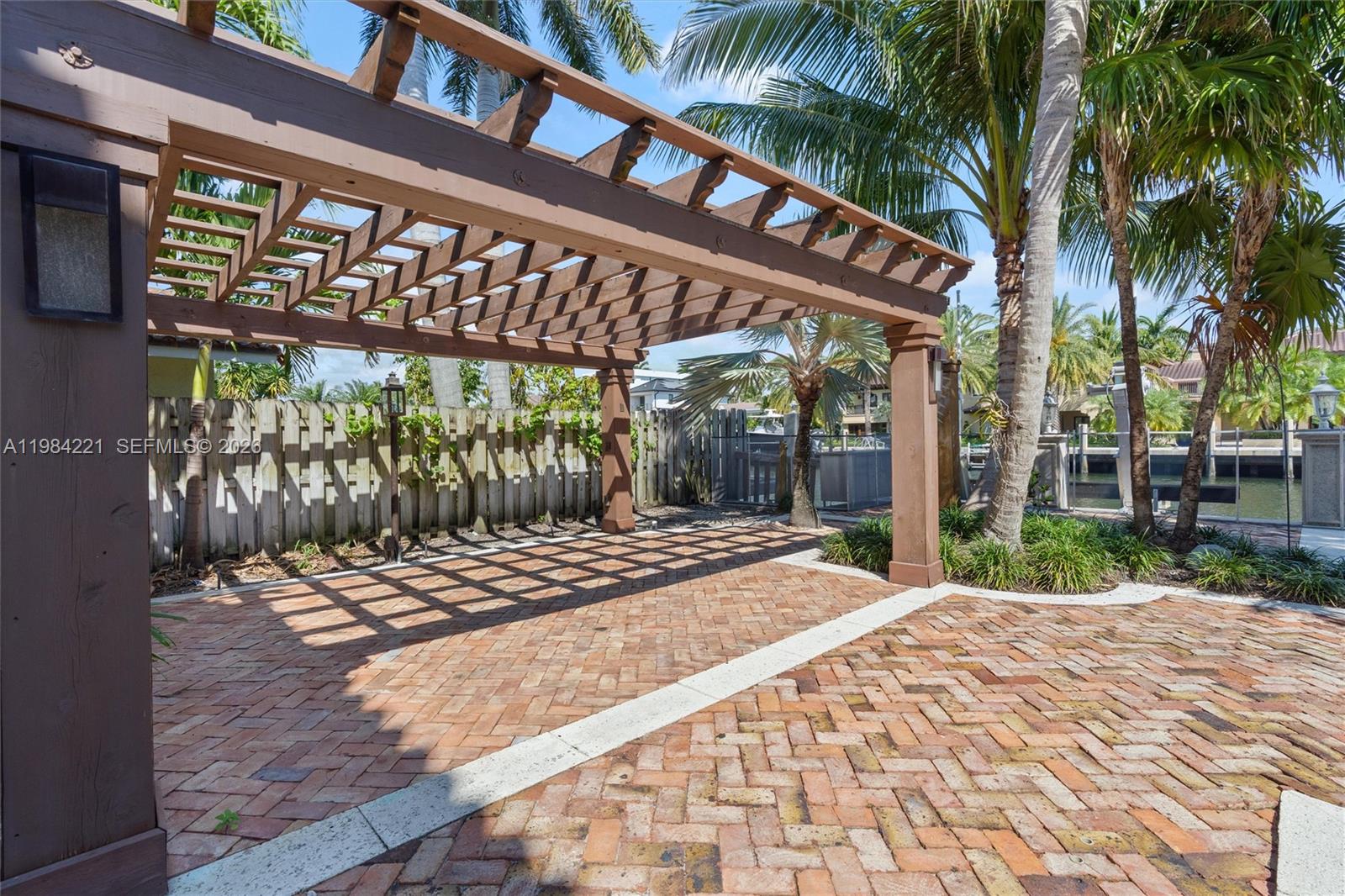 RIO VISTA ISLES - Residential