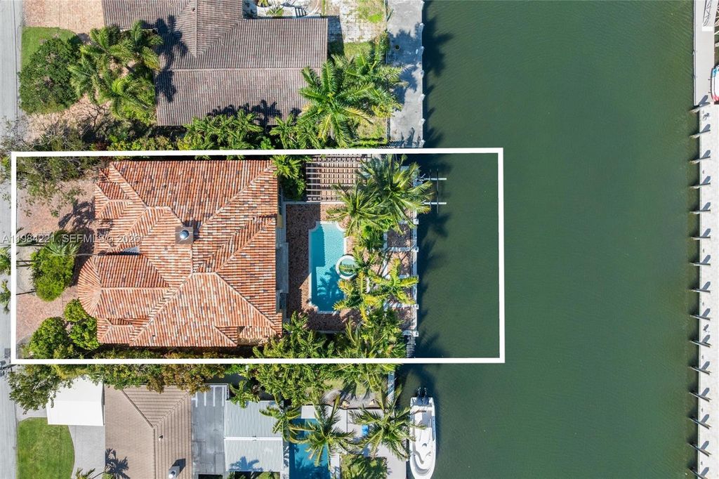 Photo of 1701 SE 10th St, Fort Lauderdale, FL 33316 (MLS # A11984221)