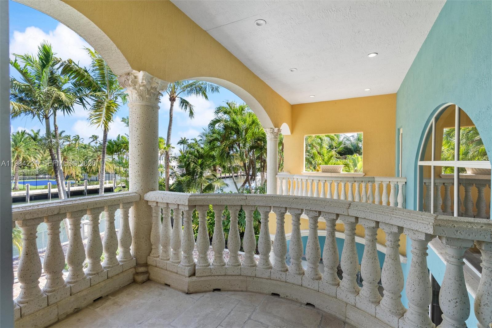 RIO VISTA ISLES - Residential