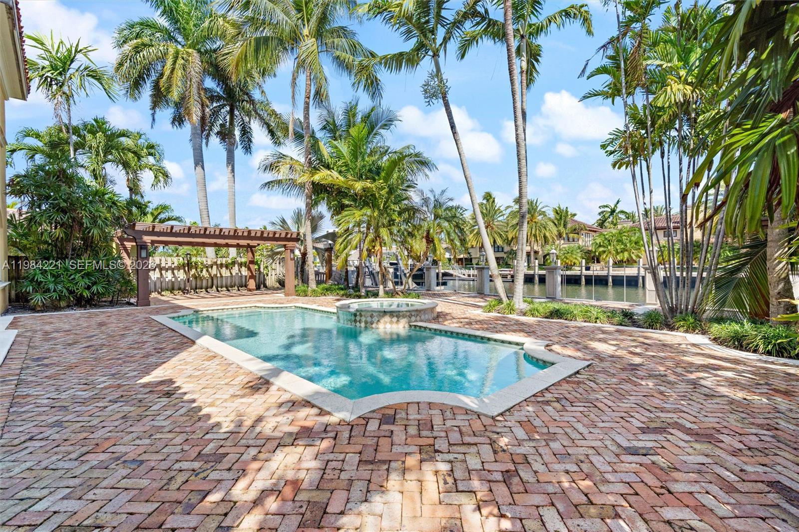 RIO VISTA ISLES - Residential