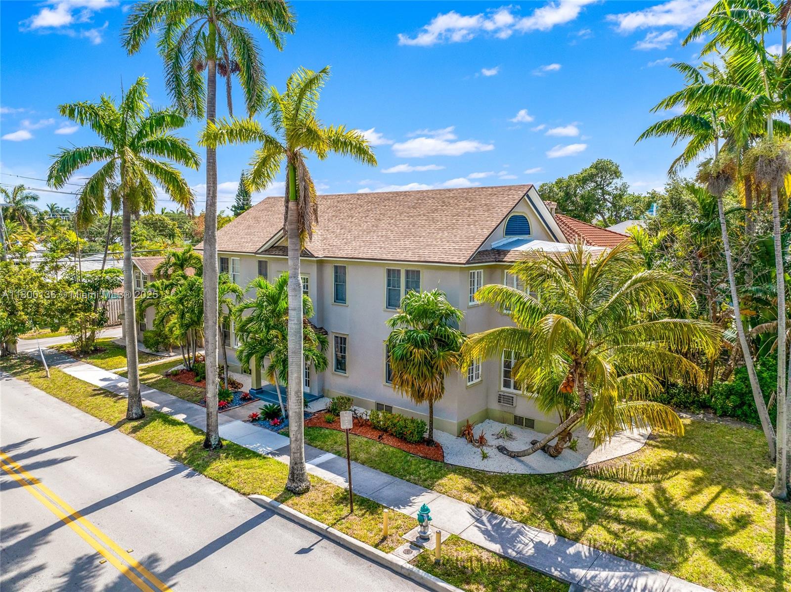 HOLLYWOOD - Residential Income