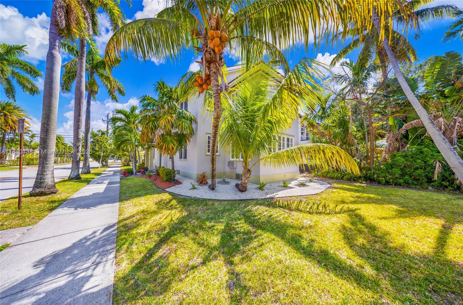 HOLLYWOOD - Residential Income