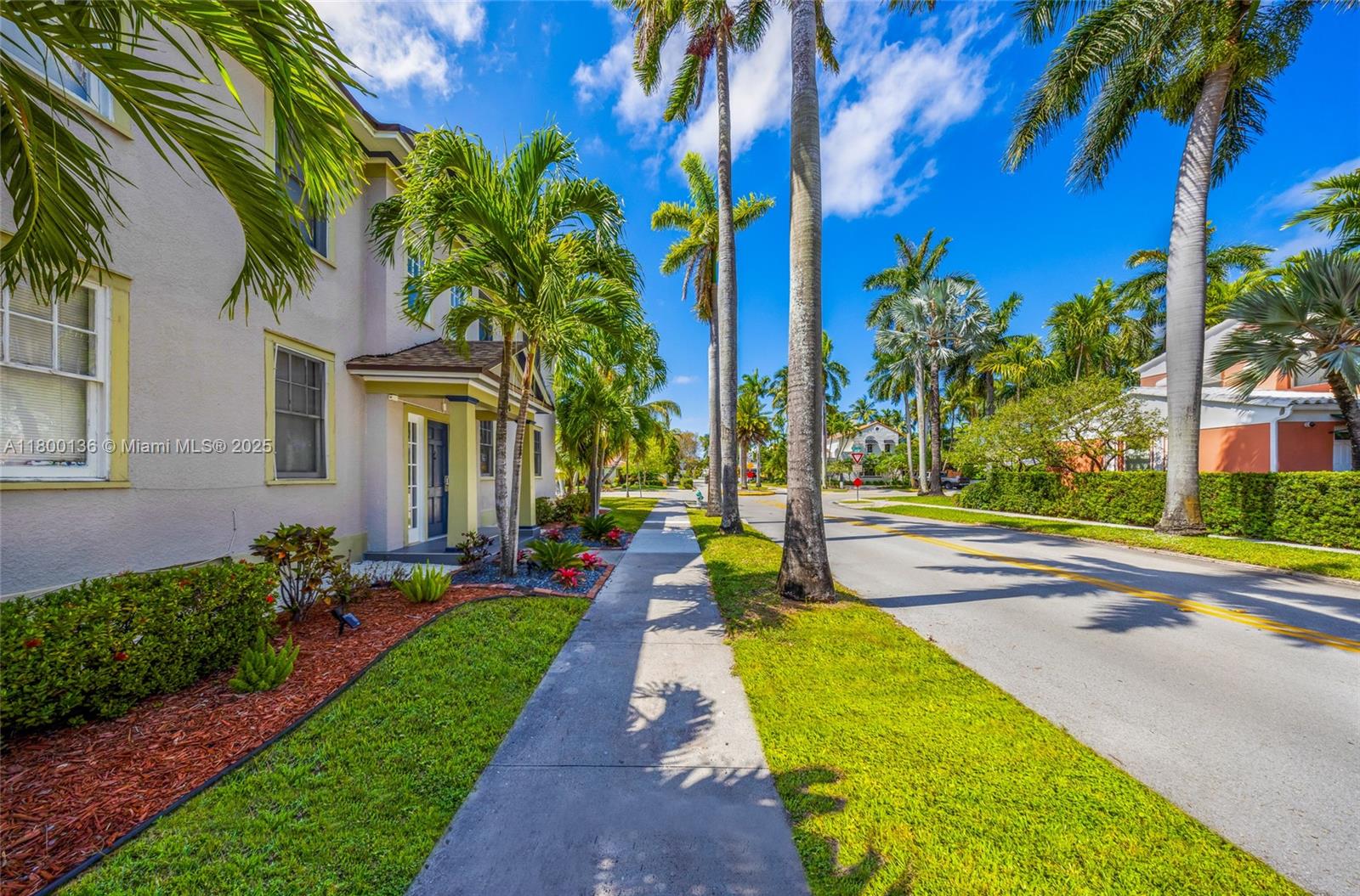 HOLLYWOOD - Residential Income