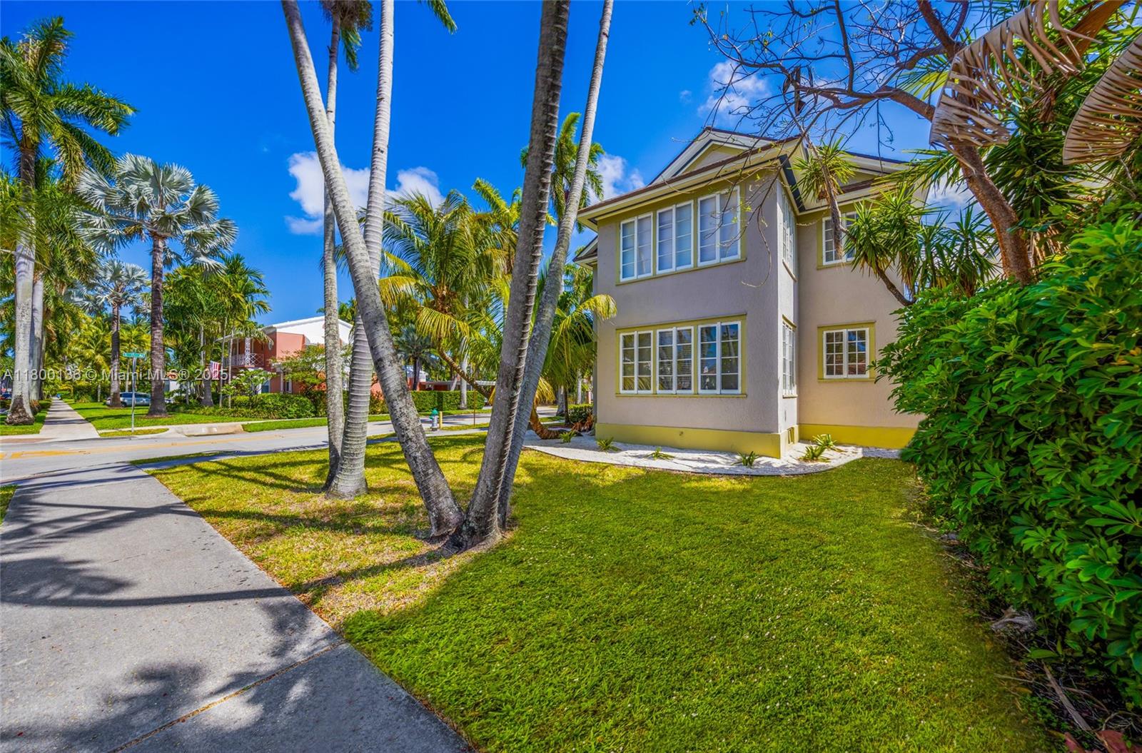 HOLLYWOOD - Residential Income