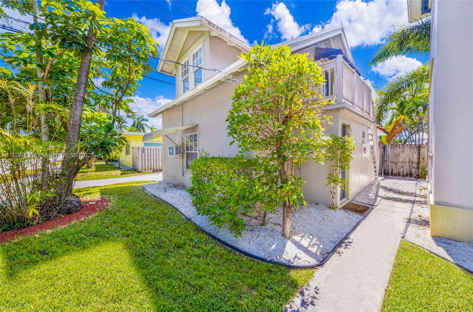 HOLLYWOOD - Residential Income