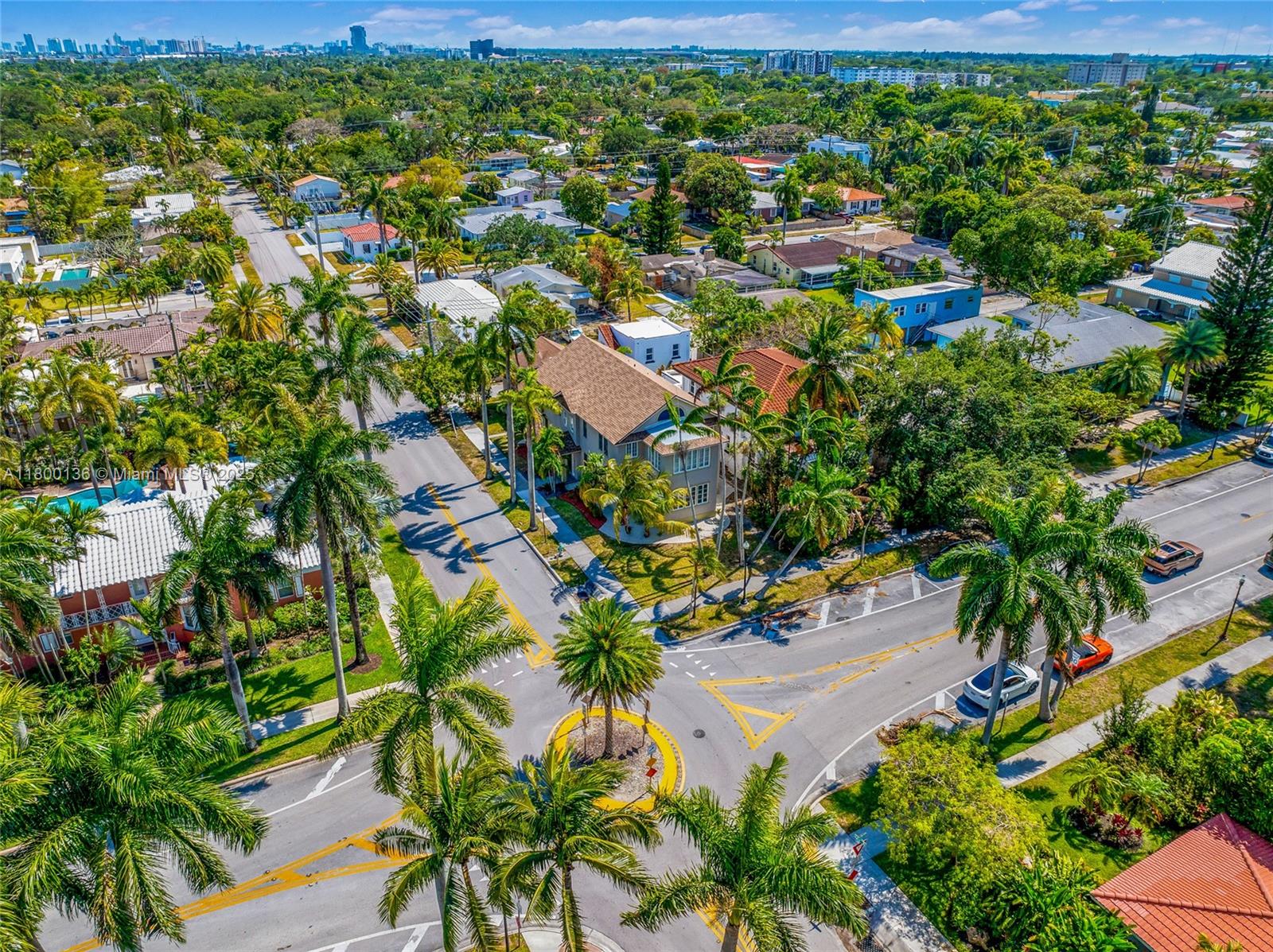 HOLLYWOOD - Residential Income