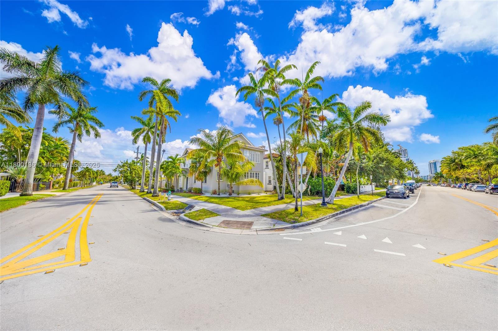 HOLLYWOOD - Residential Income