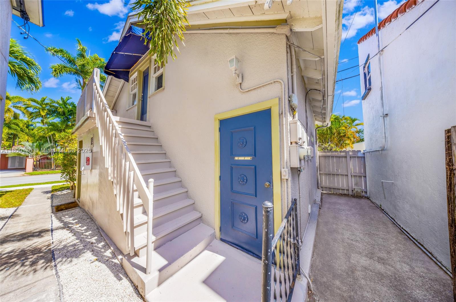 HOLLYWOOD - Residential Income