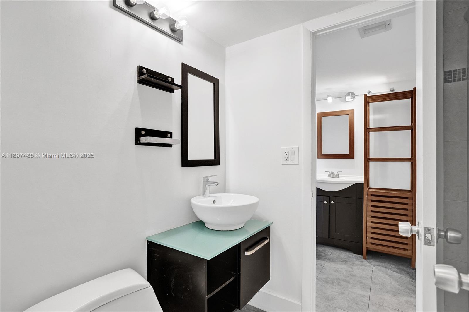 DELVISTA B CONDO - Residential