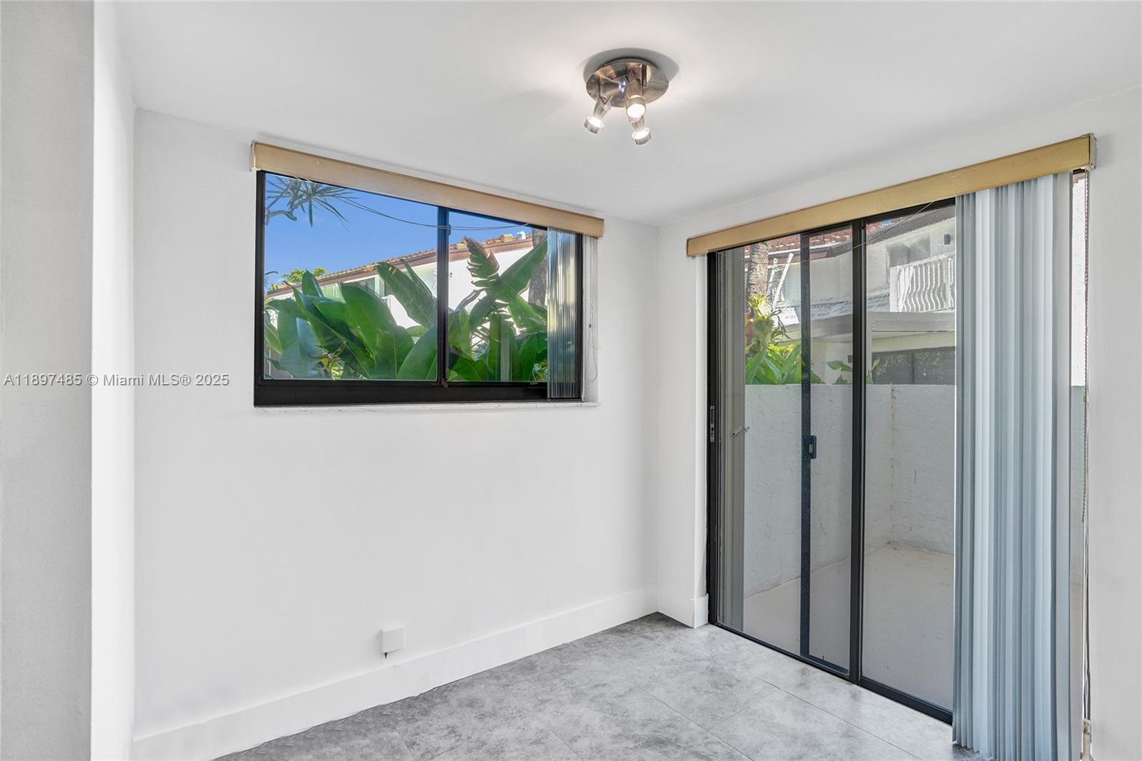 DELVISTA B CONDO - Residential